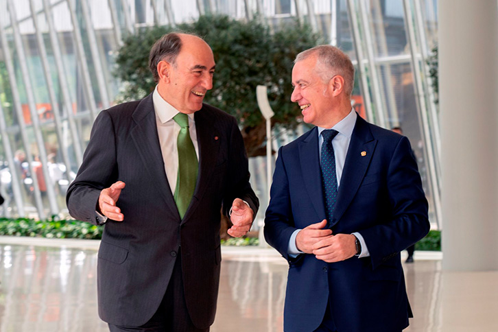 El presidente de Iberdrola, Ignacio Galán, junto al Lehendakari en funciones, Iñigo Urkullu.
