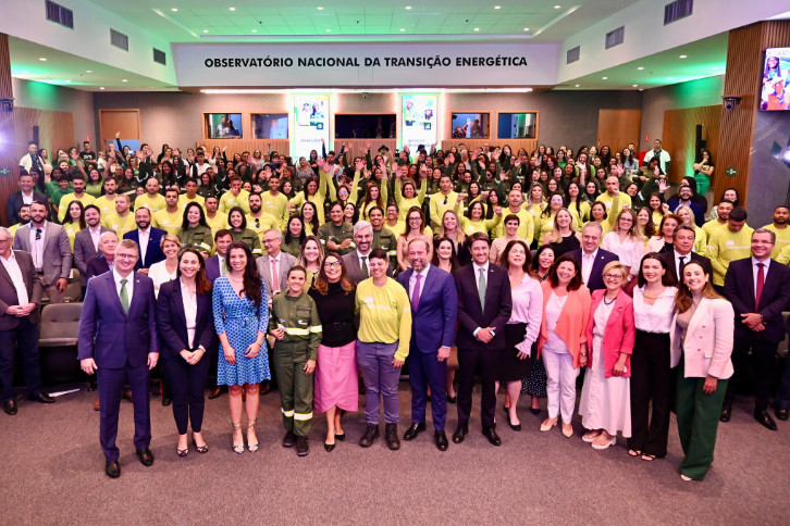 El ministro de Minas y Energía de Brasil, Alexandre Silveira; la primera dama de la República, Rosângela, Janja, da Silva; y el CEO de Neoenergia, Eduardo Capelastegui, han asistido al acto de celebración.