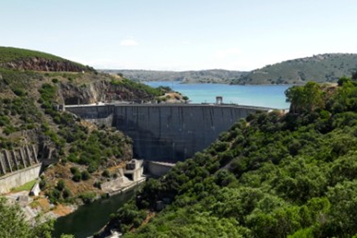 Central hidroeléctrica de bombeo en Valdecañas (Extremadura, España)
