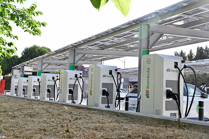 Iberdrola inaugura la electrolinera de carga rápida más grande de Madrid