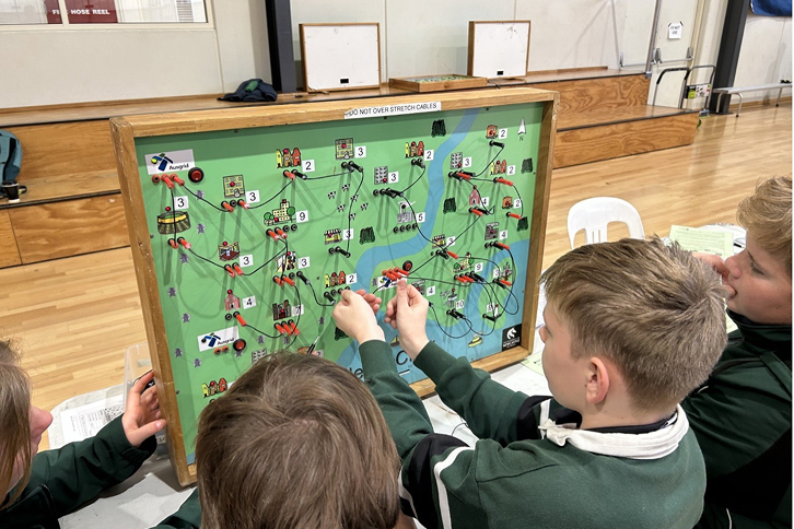 El evento reunió a más de 150 estudiantes de seis escuelas primarias y secundarias de la región.