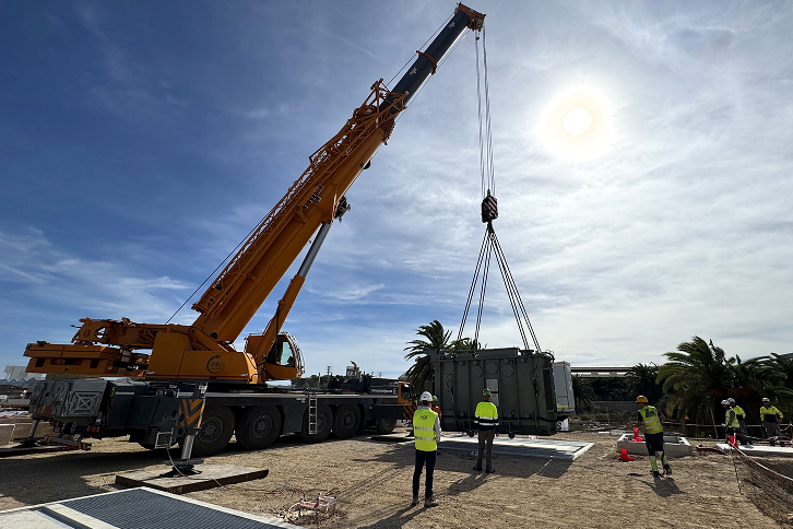 Trabajos de instalación de un nuevo transformador en la subestación Llanos de Quart (Plan il·lumina)