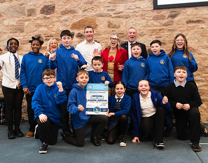 Grupo de estudiantes de la escuela de Wallacetown, Escocia.
