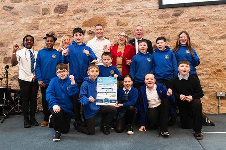 Grupo de estudiantes de la escuela de Wallacetown, Escocia.